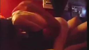 Сочная брюнеточка с натуральными сиськами трахается в пизду