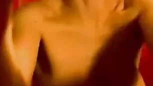 Импозантная пассия Sashkkka теребит мокрую киску