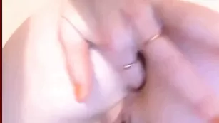 Пылкие красотки SweetParadise мастурбируют сочные киски