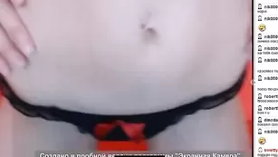 Грудастая крошка Swettygirl позирует в одних трусиках