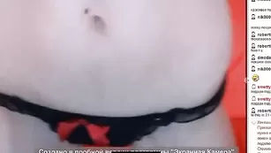 Грудастая крошка Swettygirl позирует в одних трусиках