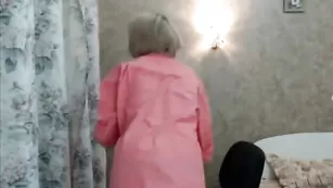 Светловолосая телка callifornia позирует во фри чате