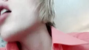 Светловолосая телка callifornia позирует во фри чате