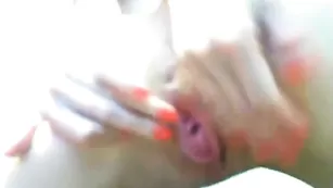 Развратная шваль sexypussy ласкает бритую пизду