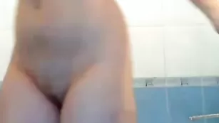 Рыжая сука FunFan моется в ванной