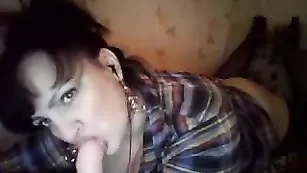 Импозантная бикса Shadylady дрочит вагину и лижет дилдо