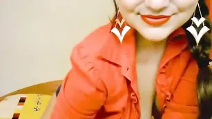 Знойная телка xparadisex ласкает красивые сисечки