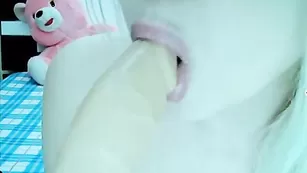 Восхитительная сука loverone дрочит вагину фаллосом