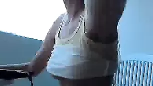 Озорная курва SarahWinkel общается во фри чате