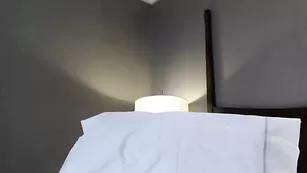 newchloe18 сучка в масле с вибратором