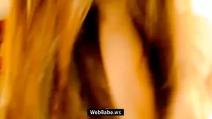 Пошлая цыпочка vikii69 демонстрирует аппетитное тело