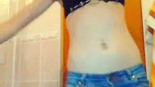 Замечательная краля millie_runetki мнет дойки