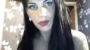 Озорная путана shockolady мастурбирует киску