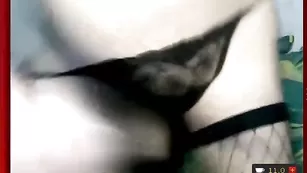 Обнаженная чикса Callips смачно мандражирует свои дырочки