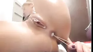 Аппетитная самка xx_lady трахает киску страпоном