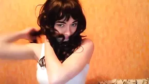 Очаровательная леди AliceWon блаженно обнажает