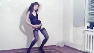 Великолепная шкура Iriskasexy танцует шикарный стриптиз