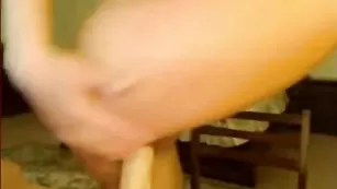 Замечательная цыпочка CHOCOLATE трахает оба отверстия