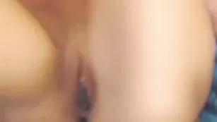 nikobella играется с киской