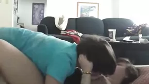 Жаркая брюнеточка занимается сексом в пизду