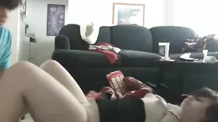 Жаркая брюнеточка занимается сексом в пизду