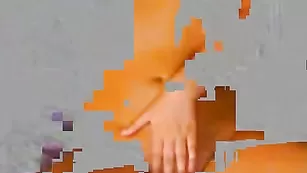 Зарубежная модель Kottika ласкает бритые отверстия