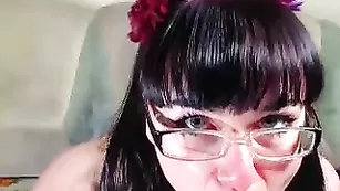 Знойная женщина Hotzlata яро дрочит пизду