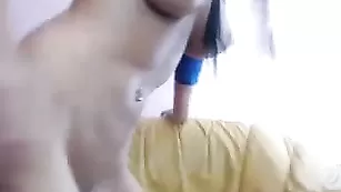 Грудастая барышня жестко мастурбирует очко