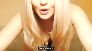 Обаятельная чертовка xxkoketkaxx заводит своим сочным телом