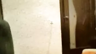 Толстая сука смачно трахает влагалище