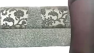 Захватывающая баба catsuit дрочит секс игрушкой