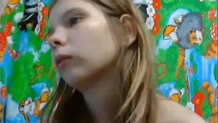 Молодая деваха Irina_on' ласкает мохнатую пизду