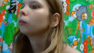 Молодая деваха Irina_on' ласкает мохнатую пизду