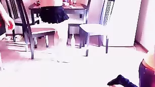 Сексуальные подружки RoxyBadGirl занимаются ласками