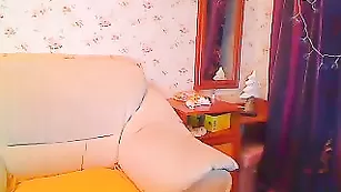 Замечательная краля SecretAngel классно трахает киску