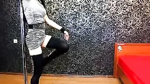 Куколка AlenaLove клево долбится в пилотку