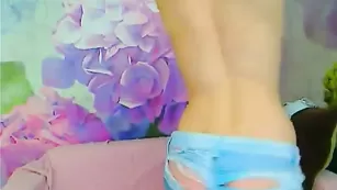 Милая дамочка JewelDolly позирует в трусиках