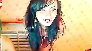 Сексуальные подруги Flamy вертят сочными попками