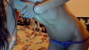 B_bambi худощавая танцовщица