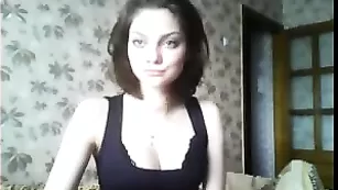 Горячая малышка hotsexy эротично раздевается