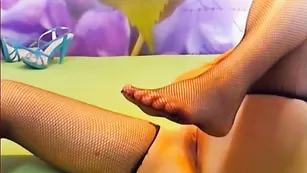 Красивая школьница Schoolgirl трахает анал