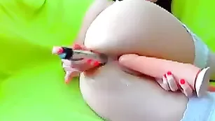 Пикантная брюнеточка Exxxtasy и двойная мастурбация