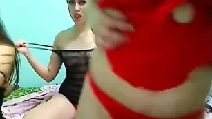 Девчонки ALLF0RYOU развлекаются в общаге
