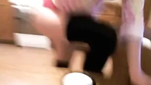 Ненасытная сука AleksaXXX трахает широкие отверстия