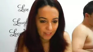 Темноволосая красотка h3llem делает минет мужу