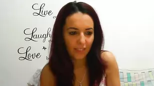 Темноволосая красотка h3llem делает минет мужу