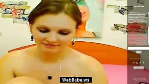 Импозантная куртизанка Naughtycindy ласкает киску пальчиками