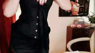 Вызывающая шваль 77varvara77 трахает себя фаллосом