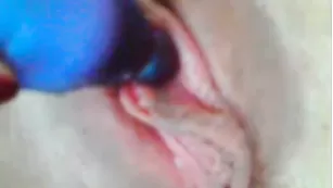 Украинка с большими сиськами дрочит пизду