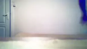 Сексуальная молодая брюнетка трахаются в пизду с парнями